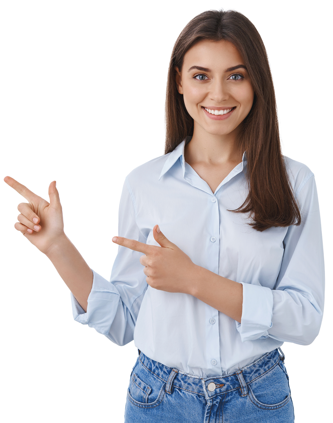 Une consultante souriante en chemise bleue désignant un espace vide pour présenter du contenu stratégique.